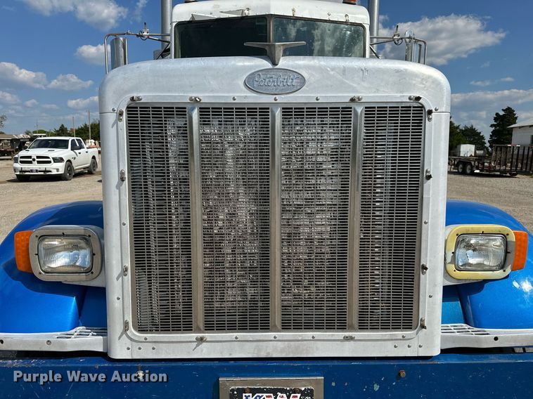 image for item NQ9364 1998 Peterbilt  379 vacuum/pump truck