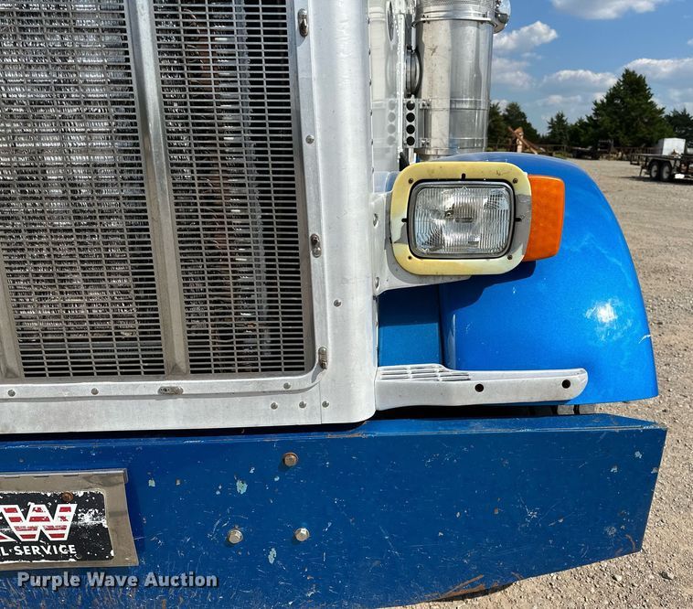 image for item NQ9364 1998 Peterbilt  379 vacuum/pump truck