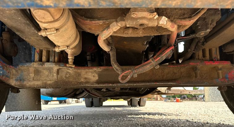 image for item NQ9364 1998 Peterbilt  379 vacuum/pump truck