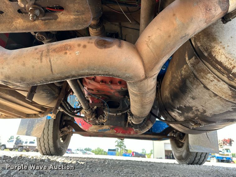 image for item NQ9364 1998 Peterbilt  379 vacuum/pump truck