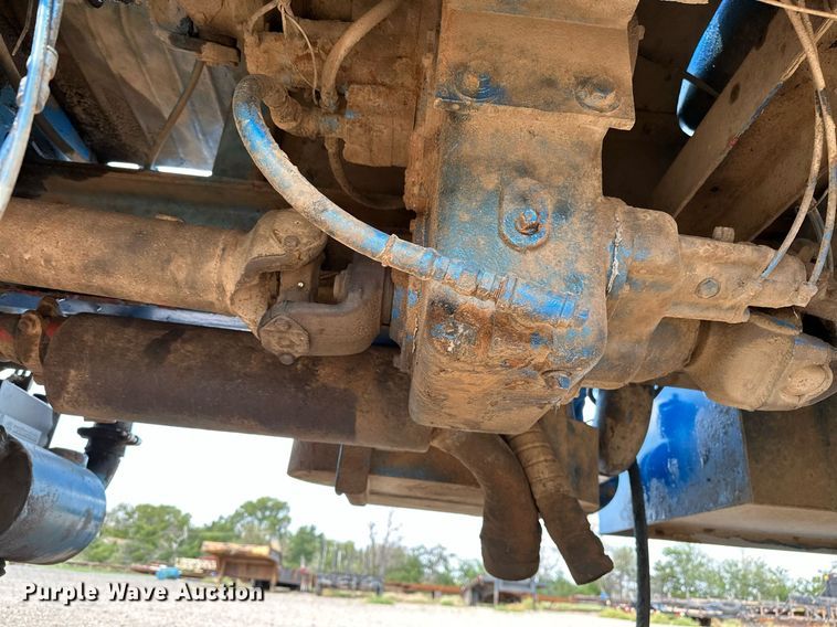 image for item NQ9364 1998 Peterbilt  379 vacuum/pump truck