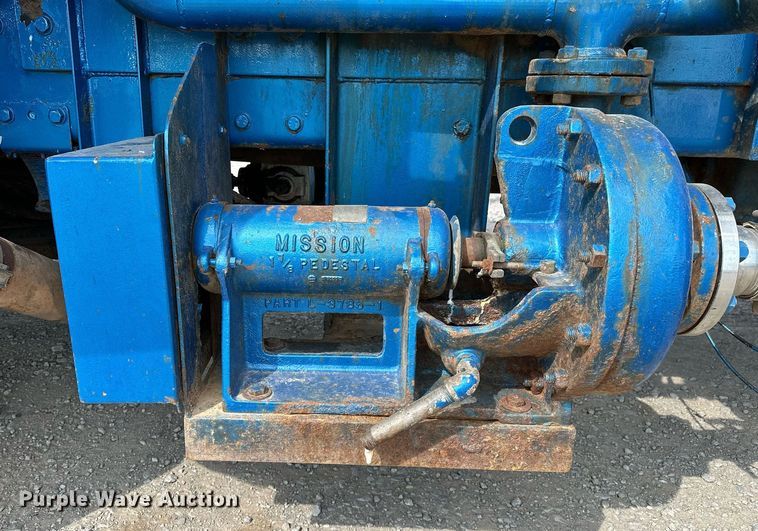 image for item NQ9364 1998 Peterbilt  379 vacuum/pump truck