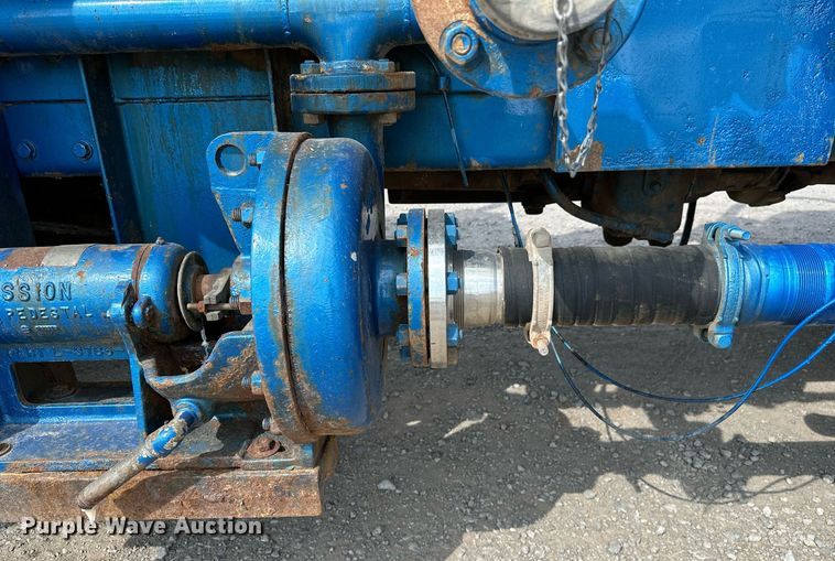 image for item NQ9364 1998 Peterbilt  379 vacuum/pump truck