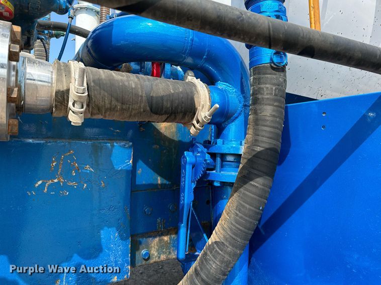 image for item NQ9364 1998 Peterbilt  379 vacuum/pump truck