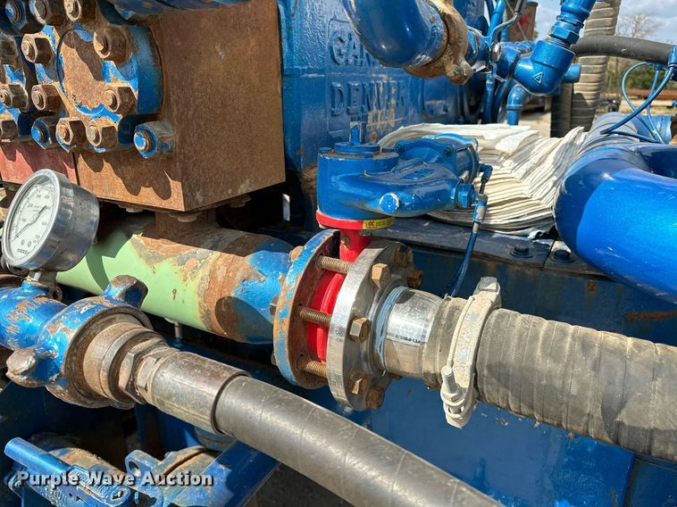 image for item NQ9364 1998 Peterbilt  379 vacuum/pump truck