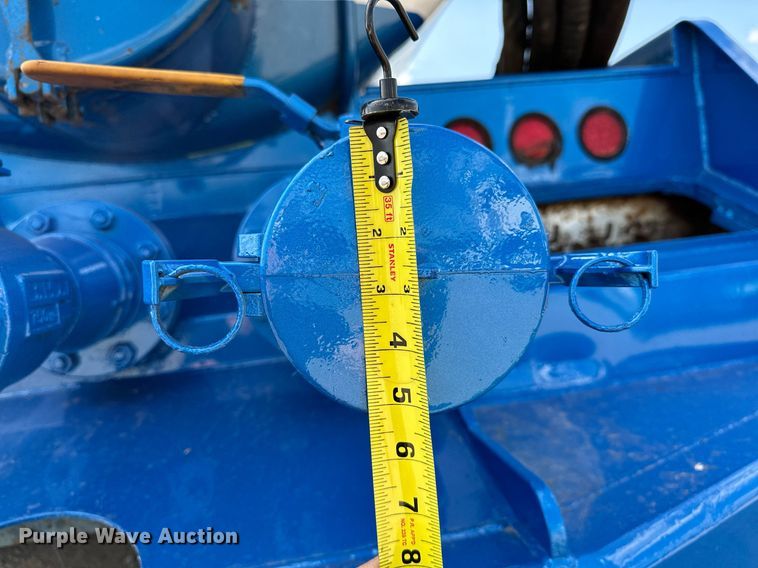 image for item NQ9364 1998 Peterbilt  379 vacuum/pump truck