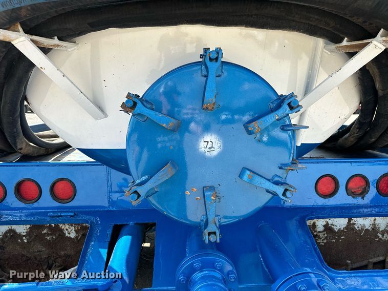 image for item NQ9364 1998 Peterbilt  379 vacuum/pump truck