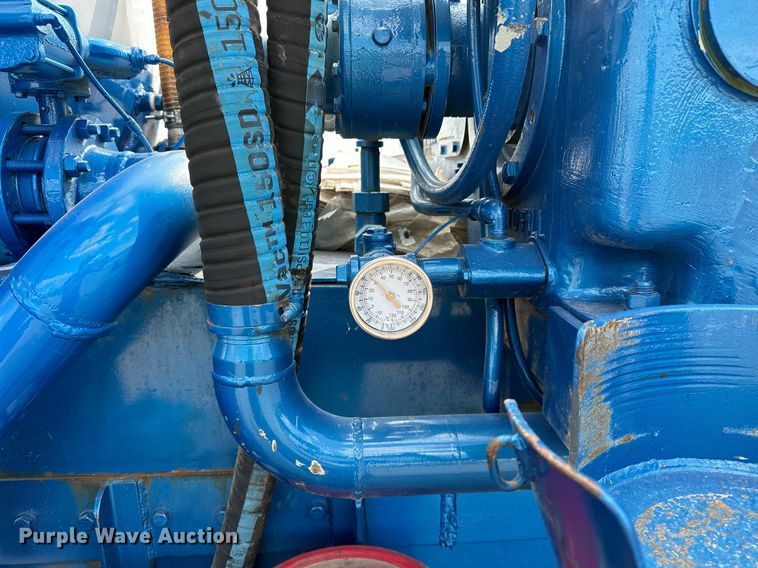 image for item NQ9364 1998 Peterbilt  379 vacuum/pump truck