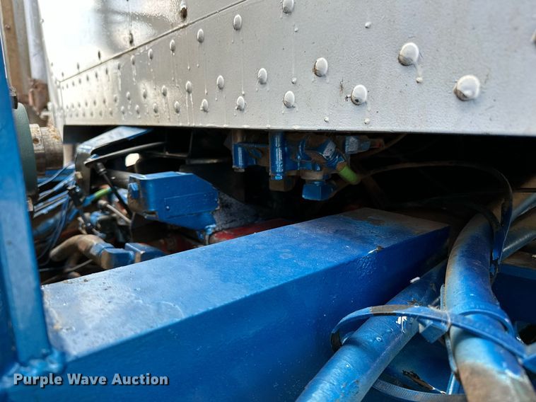 image for item NQ9364 1998 Peterbilt  379 vacuum/pump truck