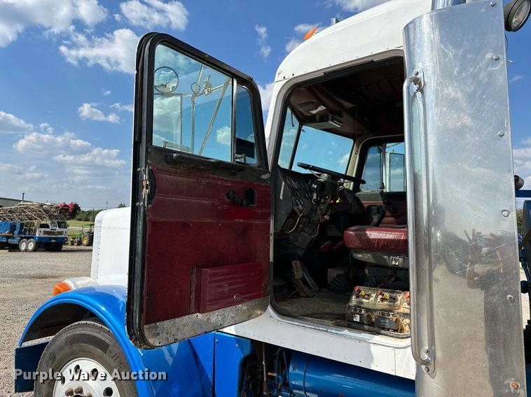 image for item NQ9364 1998 Peterbilt  379 vacuum/pump truck