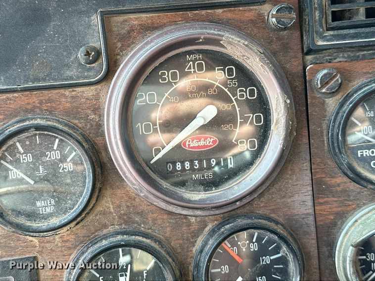 image for item NQ9364 1998 Peterbilt  379 vacuum/pump truck