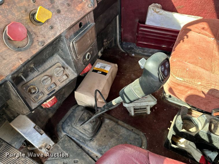 image for item NQ9364 1998 Peterbilt  379 vacuum/pump truck