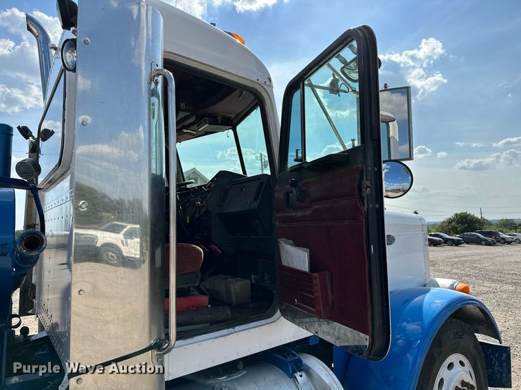 image for item NQ9364 1998 Peterbilt  379 vacuum/pump truck