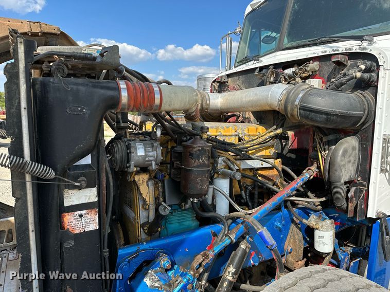 image for item NQ9364 1998 Peterbilt  379 vacuum/pump truck