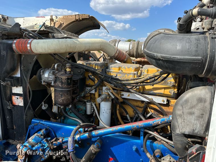 image for item NQ9364 1998 Peterbilt  379 vacuum/pump truck