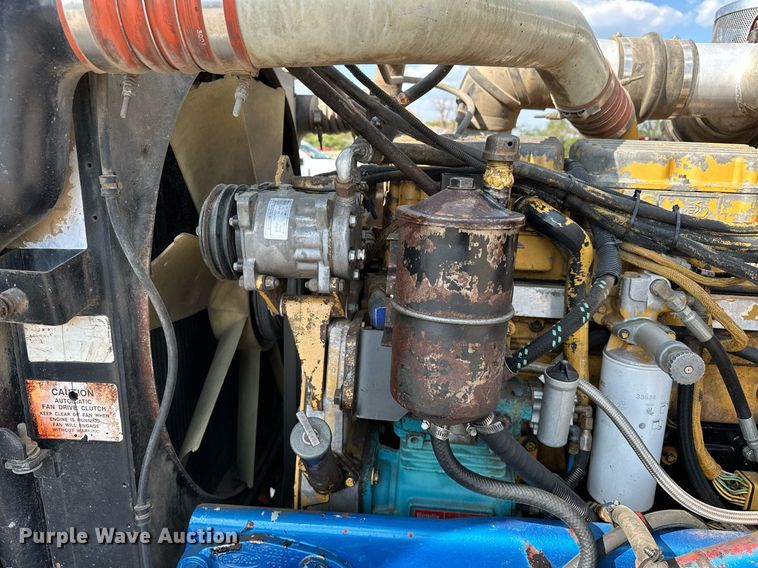 image for item NQ9364 1998 Peterbilt  379 vacuum/pump truck