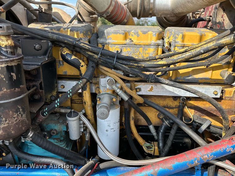 image for item NQ9364 1998 Peterbilt  379 vacuum/pump truck