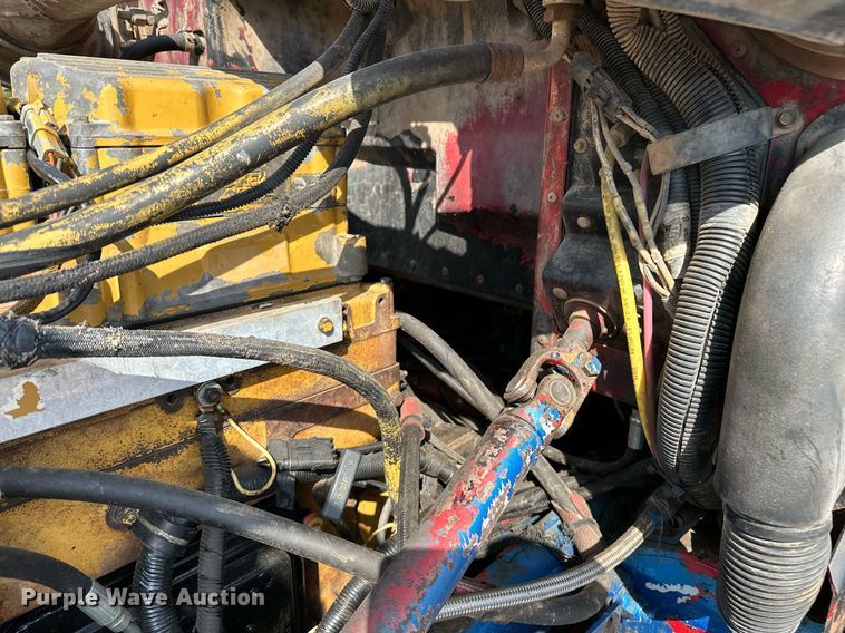 image for item NQ9364 1998 Peterbilt  379 vacuum/pump truck