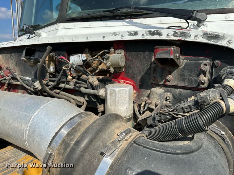 image for item NQ9364 1998 Peterbilt  379 vacuum/pump truck