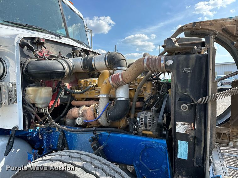 image for item NQ9364 1998 Peterbilt  379 vacuum/pump truck