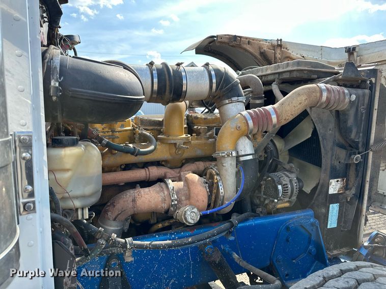 image for item NQ9364 1998 Peterbilt  379 vacuum/pump truck