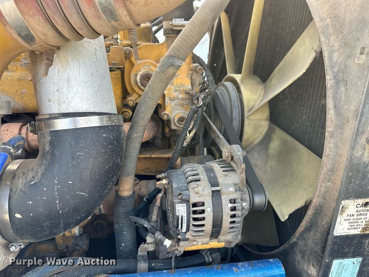 image for item NQ9364 1998 Peterbilt  379 vacuum/pump truck