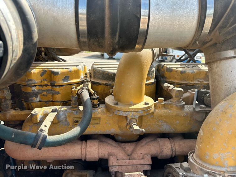 image for item NQ9364 1998 Peterbilt  379 vacuum/pump truck