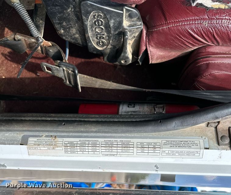 image for item NQ9364 1998 Peterbilt  379 vacuum/pump truck