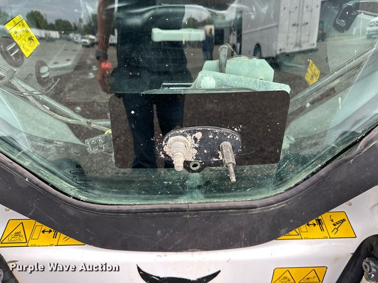 image for item NQ9407 2021 Bobcat T595  tracked skid steer loader