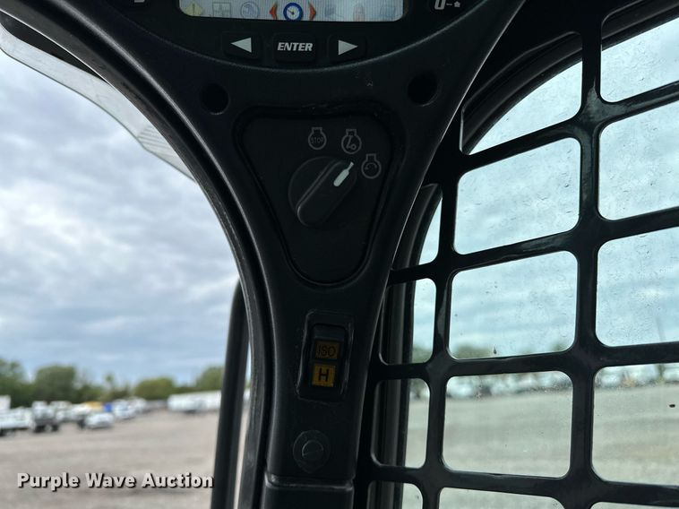 image for item NQ9407 2021 Bobcat T595  tracked skid steer loader