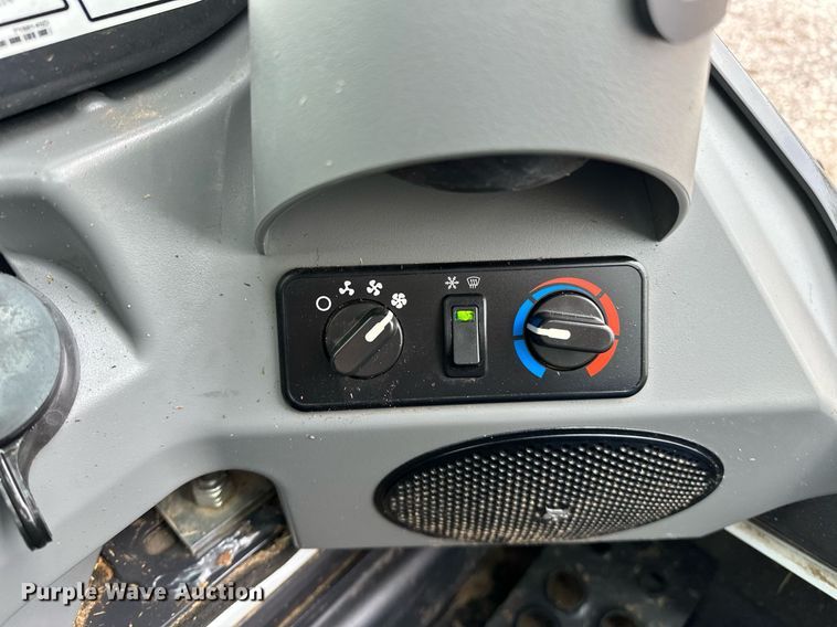 image for item NQ9407 2021 Bobcat T595  tracked skid steer loader