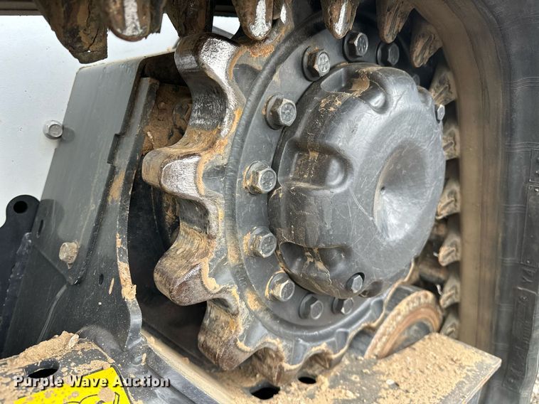 image for item NQ9407 2021 Bobcat T595  tracked skid steer loader