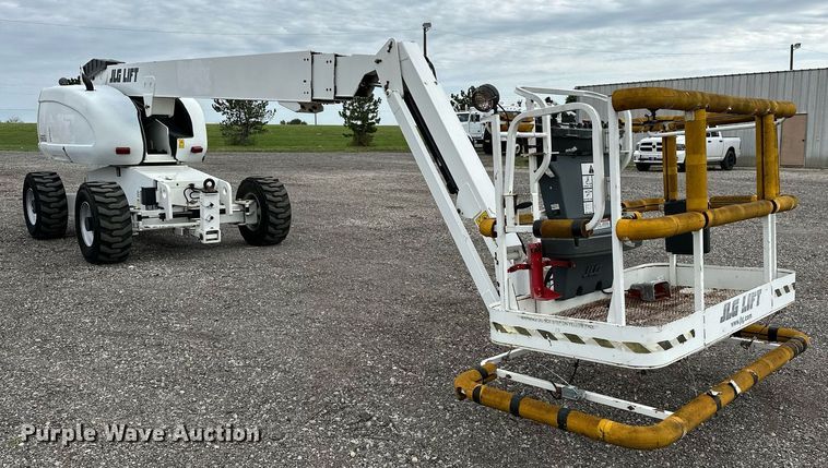 image for item NQ9414 2005 JLG 660SJ  boom lift