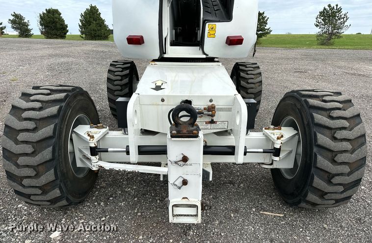 image for item NQ9414 2005 JLG 660SJ  boom lift