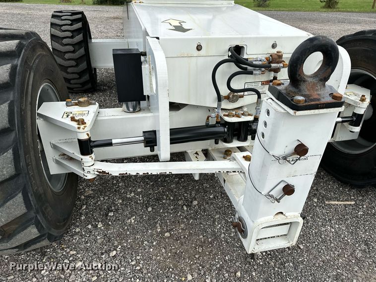 image for item NQ9414 2005 JLG 660SJ  boom lift