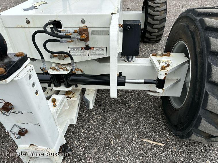 image for item NQ9414 2005 JLG 660SJ  boom lift