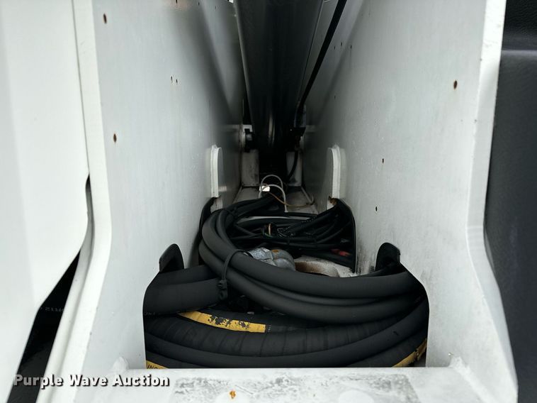 image for item NQ9414 2005 JLG 660SJ  boom lift