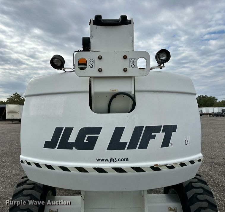 image for item NQ9414 2005 JLG 660SJ  boom lift