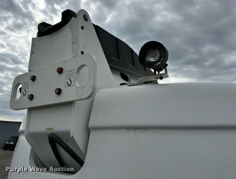 image for item NQ9414 2005 JLG 660SJ  boom lift