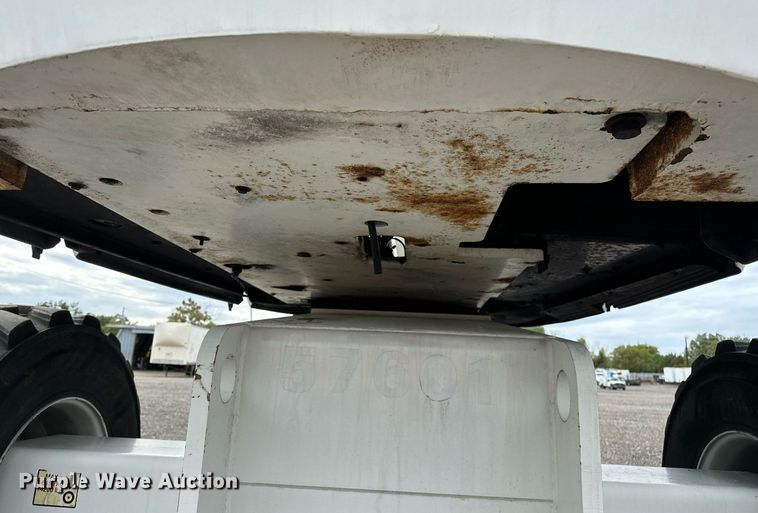 image for item NQ9414 2005 JLG 660SJ  boom lift