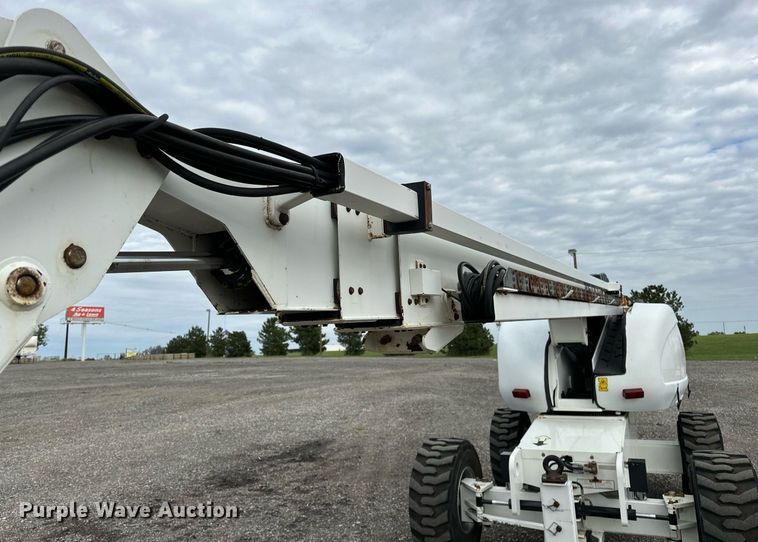 image for item NQ9414 2005 JLG 660SJ  boom lift