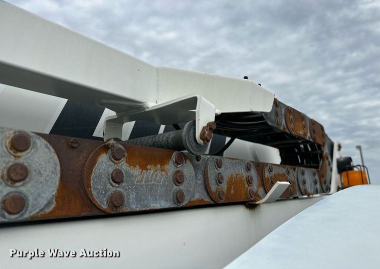 image for item NQ9414 2005 JLG 660SJ  boom lift