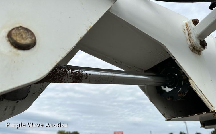 image for item NQ9414 2005 JLG 660SJ  boom lift