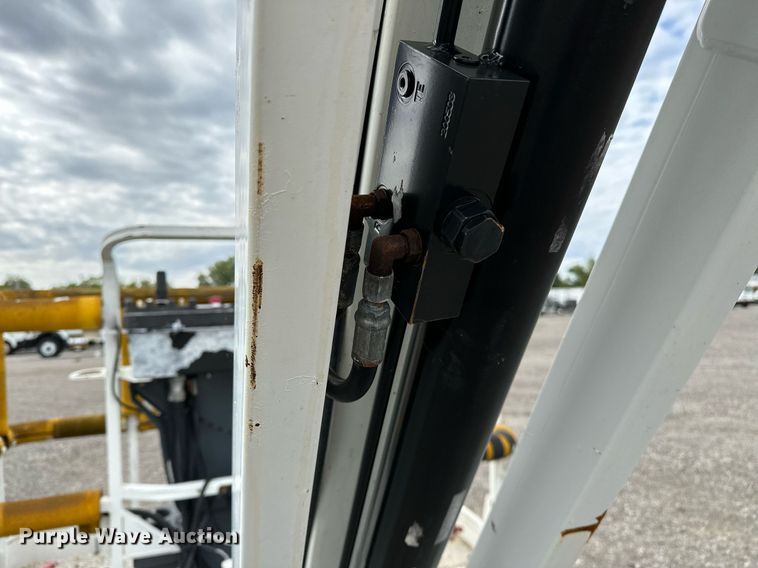 image for item NQ9414 2005 JLG 660SJ  boom lift