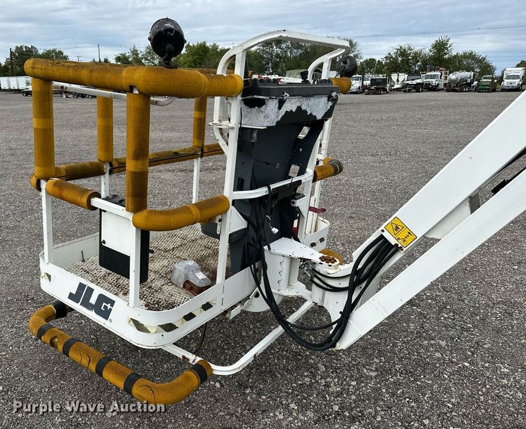 image for item NQ9414 2005 JLG 660SJ  boom lift