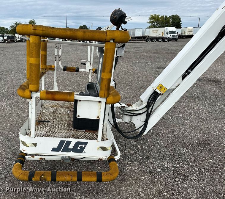 image for item NQ9414 2005 JLG 660SJ  boom lift