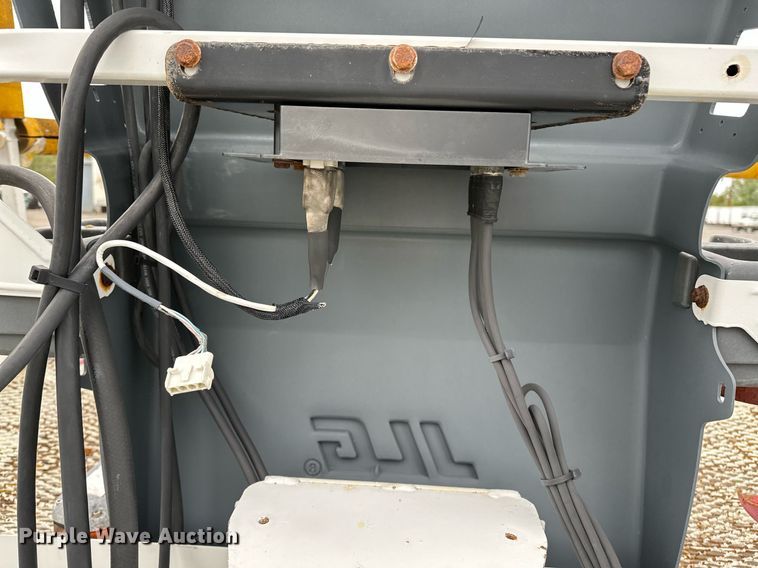 image for item NQ9414 2005 JLG 660SJ  boom lift