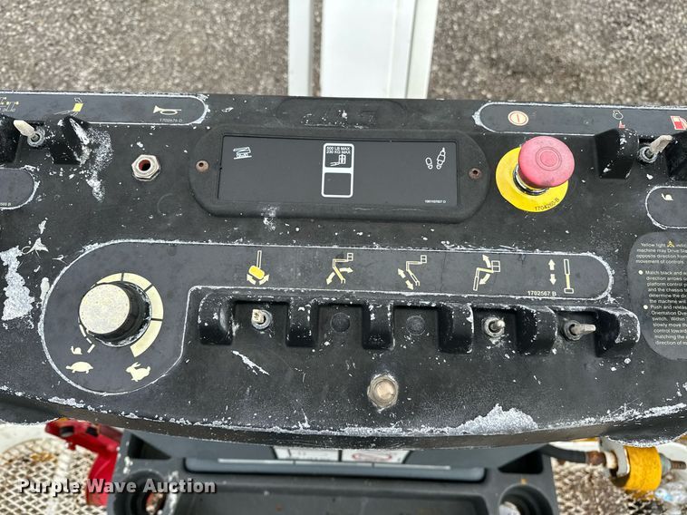 image for item NQ9414 2005 JLG 660SJ  boom lift