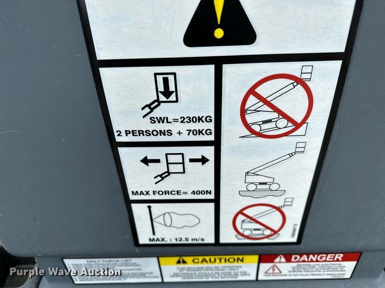 image for item NQ9414 2005 JLG 660SJ  boom lift