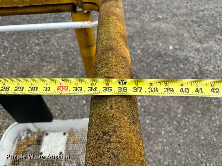 image for item NQ9414 2005 JLG 660SJ  boom lift